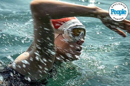 黛西·雷德利主演《年轻女子与海》5月31日北美小范围上映，史上第一位游泳横渡英吉利海峡的女性_国际电影界